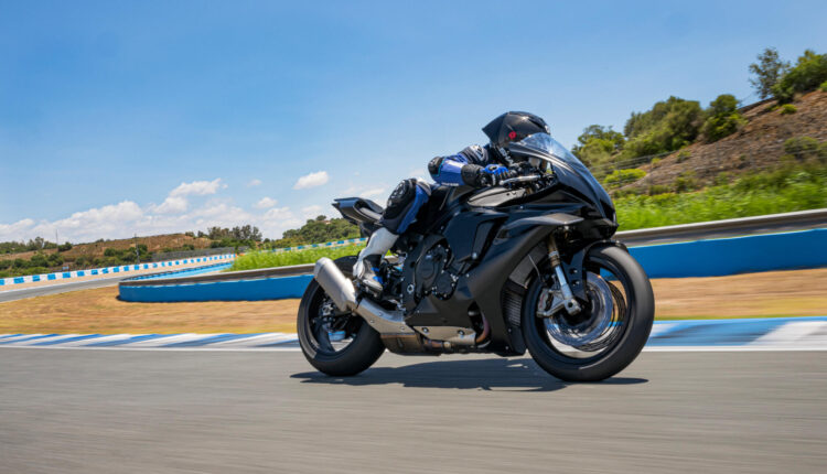 YAMAHA R1 RACE 2025