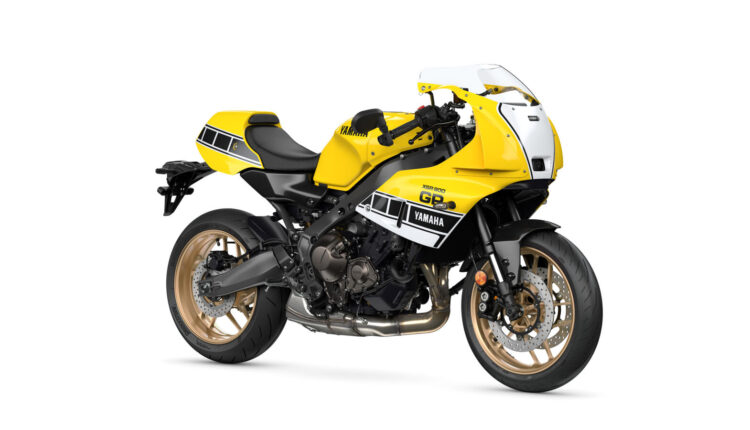 yamaha-xsr900-gp-estudio-amarilla